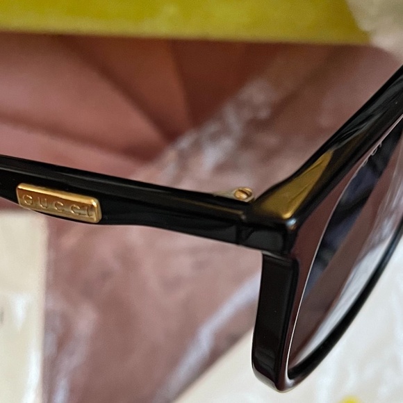 Sold! UNISEX GUCCI SUNGLASSES *NWT - Picture 1 of 7